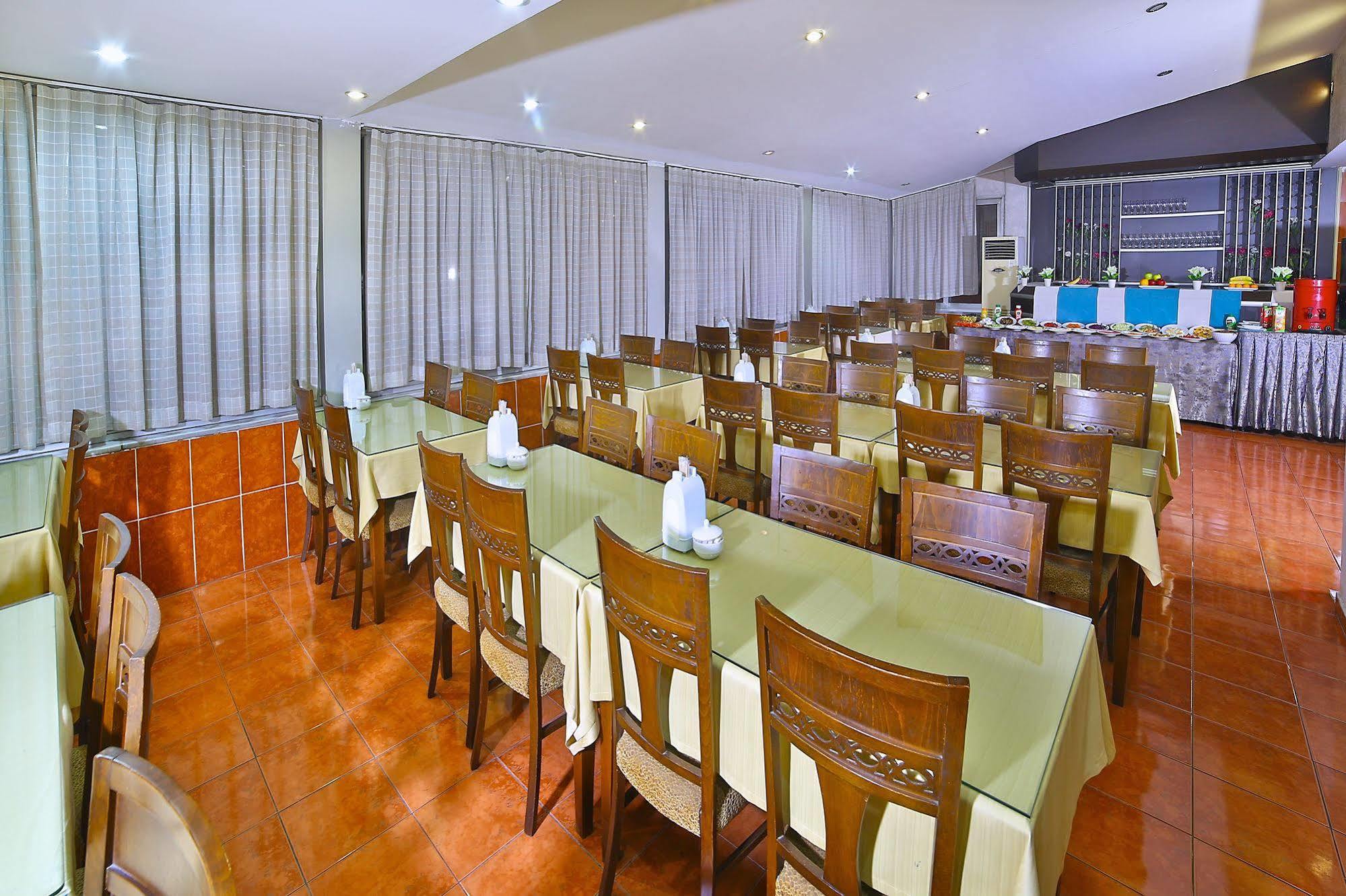 The Center Hotel Истанбул Екстериор снимка